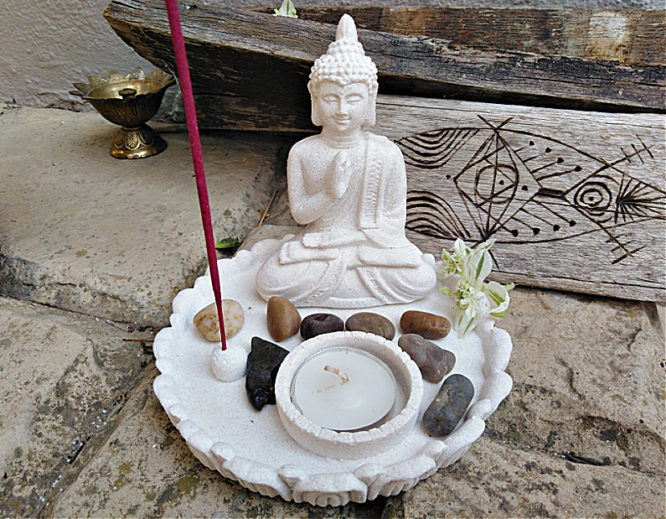 MINI LOTUS ZEN GARDEN WITH CANDLE HOLDER