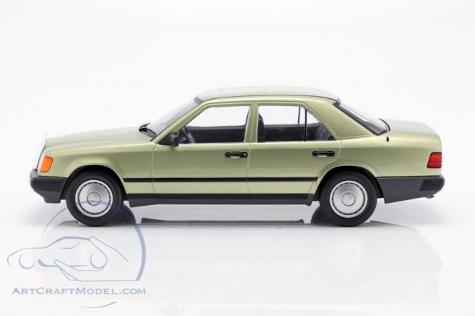 W124 1984 MERCEDES BENZ 1/18 SCALE DIECAST CAR - MODEL CAR GROUP - Image 3